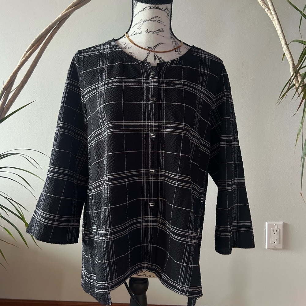 HABITAT clothes to live in size small black top with white striping, relaxed fit